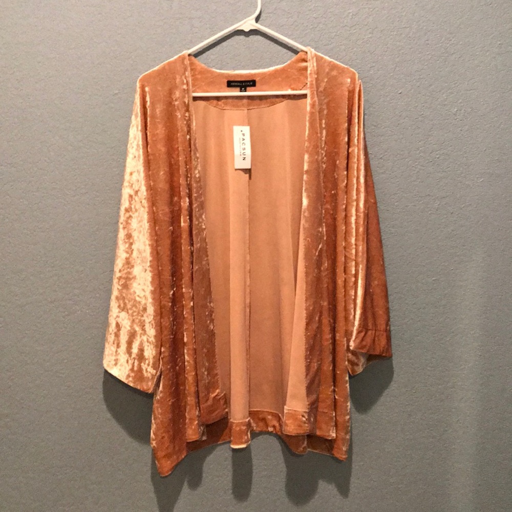 Kendall and Kylie pink kimono